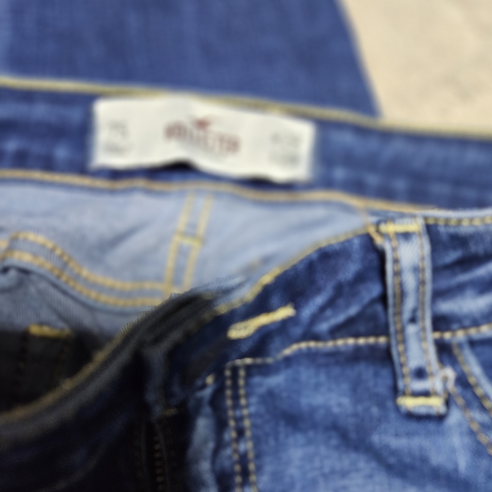 Hollister Sz 28W 29L Blue Skinny Jeans with Faded Indigo Detail - Picture 3 of 3
